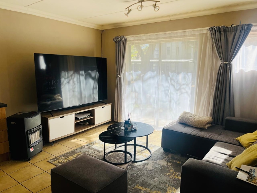 2 Bedroom Property for Sale in Geelhoutpark North West